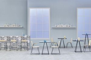 Scopri come sfruttare i tavoli e le sedie per far rendere al meglio il design del tuo ufficio! Vista di una mensa da ufficio con tavoli e sedie di design