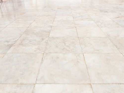 Scopri l'importanza di scegliere il pavimento perfetto per il tuo ufficio! Pavimento in marmo