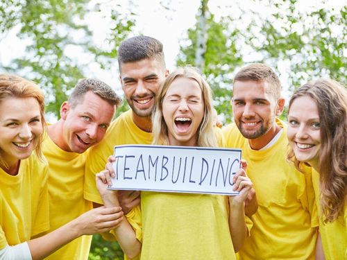 Creare un gruppo solido nell'ambiente di lavoro è fondamentale: scopri come farlo! Gruppo di lavoro svolge team building