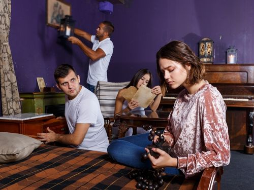Alcune attività sono fortemente consigliate per fare team building: scopri quali sono le più raccomandate! Gruppo di lavoro escape room